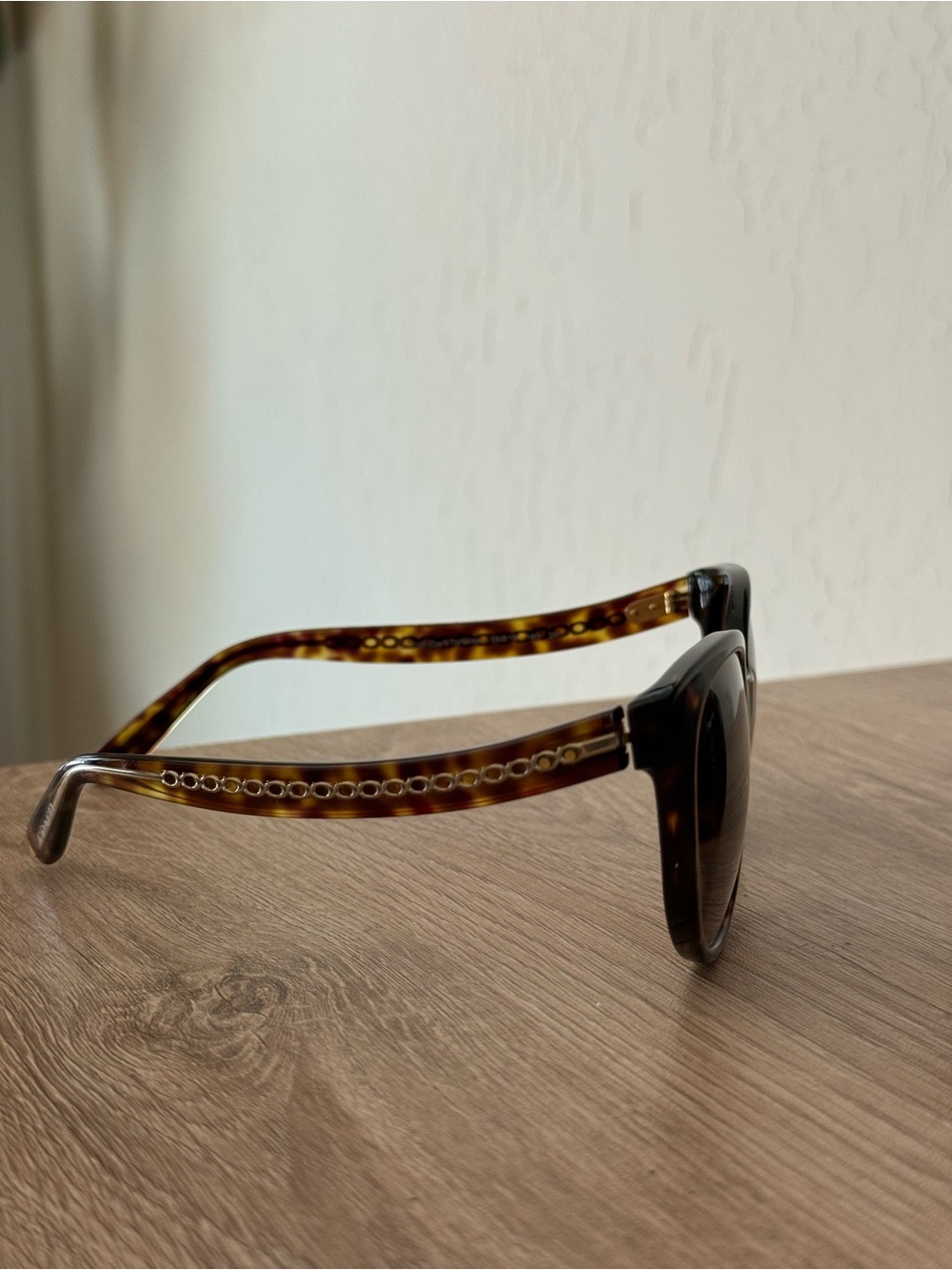 Coach Tortoiseshell Sunglasses with Gradient Brown Lenses + Hard Shell Case - Picture 8 of 9